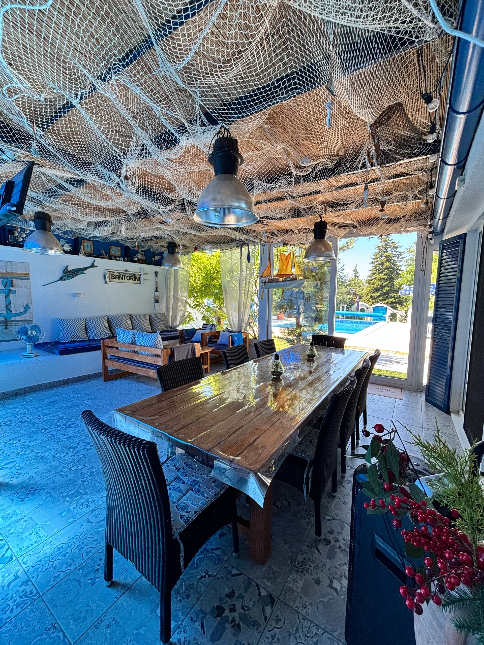 Vila Santorini u Novom Sadu